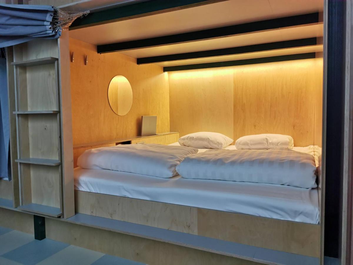Green Marmot Capsule Hotel Zürich Exterior foto