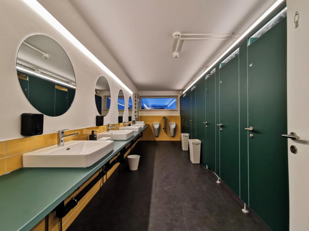 Green Marmot Capsule Hotel Zürich Exterior foto